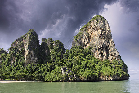 克拉比地区Krabi岛上空的云层太阳海岸线海浪蓝色旅游海洋悬崖群岛海景支撑图片