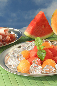 带火腿的梅子水果片冰块水果果味甜点熏肉热带瓜片冬瓜图片