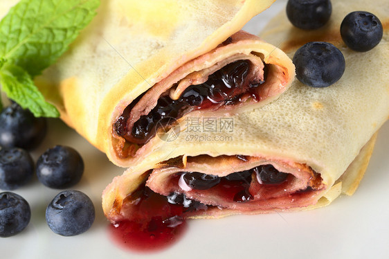 装满蓝莓果酱的煎饼饼子食物水平照片甜点水果浆果图片