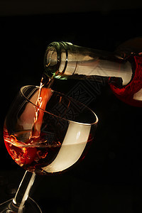 红酒玻璃瓶子透明度酒精愿望红色派对图片