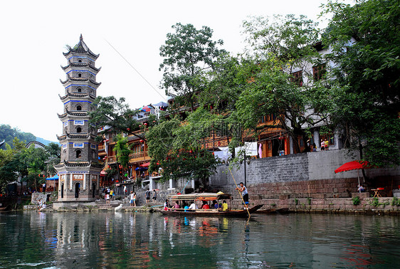 中国凤凰城的风景吸引力建筑少数民族游客房子城市村庄图片