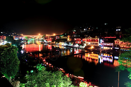 中国凤凰城夜幕风景少数民族建筑派对娱乐吸引力酒吧村庄餐厅游客反射图片