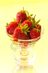 草莓水果玻璃状食物红色甜点背景图片