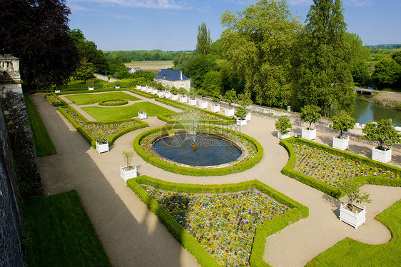 Uuss Castle的花园 法国中心图片