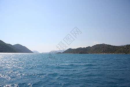 地中海绿色岩石帆船树木波浪石质海岸火鸡快乐航行图片