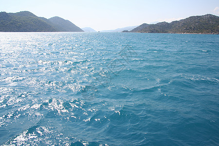 地中海居民航行旅行波浪游艇树木蓝色石质快乐岩石火鸡背景图片