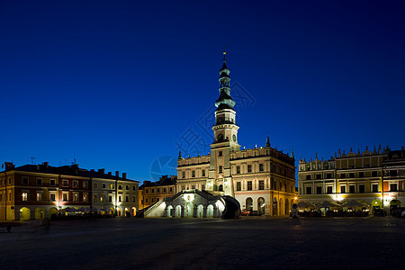夜间市政厅 主广场 Zamosc 波兰夜灯历史性气氛旅行夜景建筑历史景点城市人造光图片