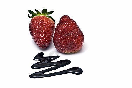 带巧克力的草莓液体床单酒店奶油营养乳脂滴水厨房糖浆甜点图片