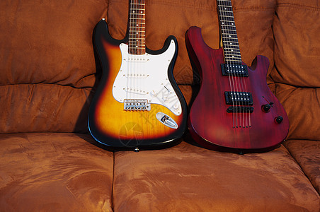 两台电动吉他线圈红色硬石重金属细绳合金流行音乐脖子旋律娱乐图片