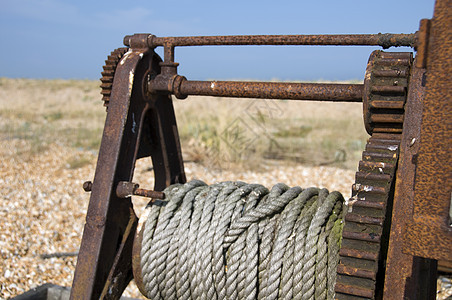旧绞索绳索腐蚀衰变电缆绞盘机械古董航海工业曲柄图片