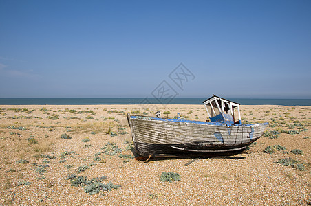 旧船珍宝钓鱼蓝色鹅卵石卵石天空衰变渔船航海海岸图片