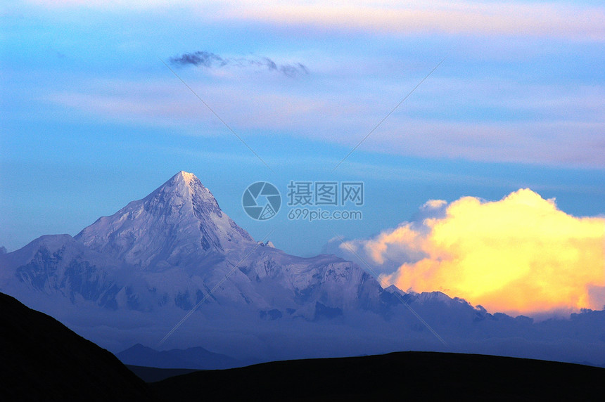 积雪高山的风景旅游蓝色公园天堂顶峰国家岩石场景天空日出图片