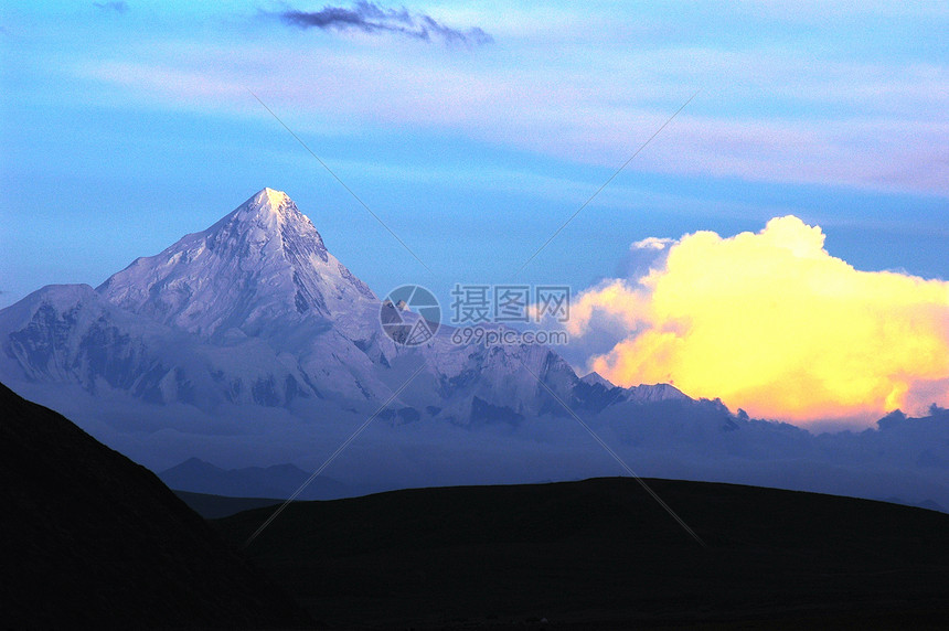 积雪高山的风景土地蓝色旅行高地国家场景公园天空岩石爬坡图片