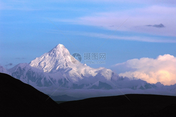 积雪高山的风景阳光生态旅行公园高地天堂蓝色国家土地天空图片