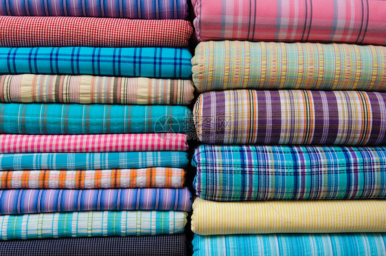 供市场销售的印度制造业纺织品图片