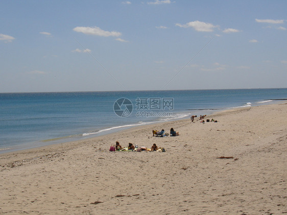 海滩沙滩海洋天空蓝色图片