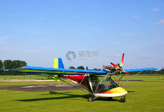 极光飞机天线空气微光螺旋桨活力蓝色航班机场飞行引擎图片