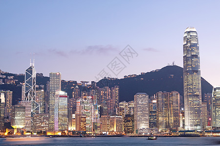 维多利亚港的神奇时刻 香港远景天空天际全景日落蓝色旅行建筑城市魔法图片