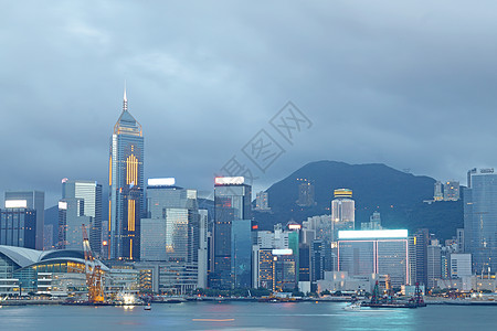 城市公路夜景维多利亚港的神奇时刻 香港旅游夜生活远景天空经济全景金融蓝色建筑魔法背景