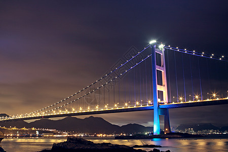 夜里香港清马桥地标城市反射黑色海岸天空旅行金属公司电缆图片