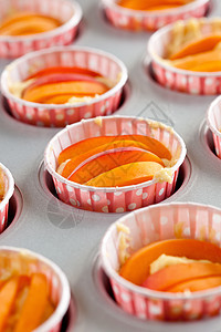 准备烘烤的杏子蛋糕图片