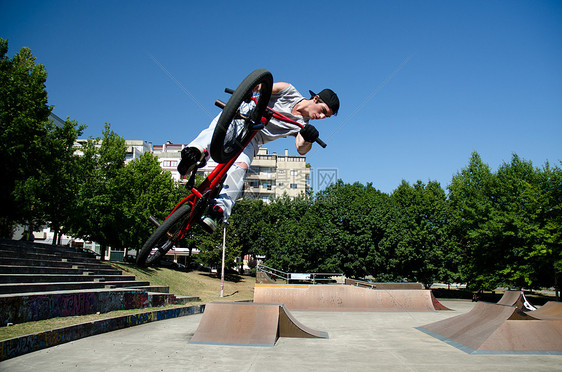 BBX 自行车板顶端青少年跳跃极限小轮车运动都市男性自行车风光图片
