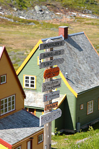 挪威山中颜色之屋Holor house美丽文化石头国家小屋天空池塘旅行森林叶子图片