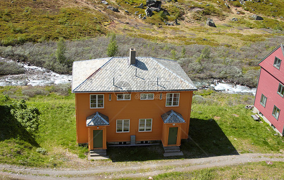 挪威山中颜色之屋Holor house岩石石头反射日志叶子村庄美丽国家太阳峡湾图片