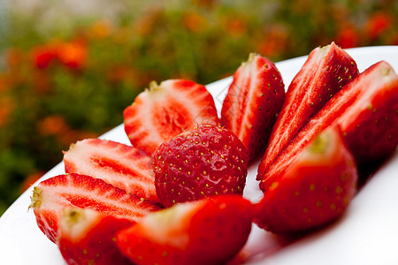 草莓盘子美食红色浆果甜点果汁图片