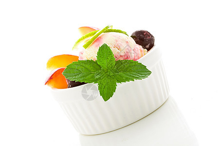 含果实的冰奶杯草药甜点香气薄荷牛奶树叶奶油水果茶匙叶子图片