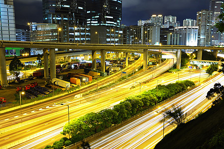 夜间穿梭公共汽车城市建筑场景商业汽车戏剧性摩天大楼旅行运输图片