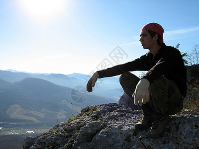 男 男子男人目的性太阳悲伤天空旅游冥想寂寞期望山脉图片