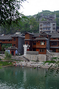 中国 湖南 湖南西部 凤凰城 自然 风景 旅游 风景区 风景区水面城门游船旅行街道设施用水建筑河流房子图片