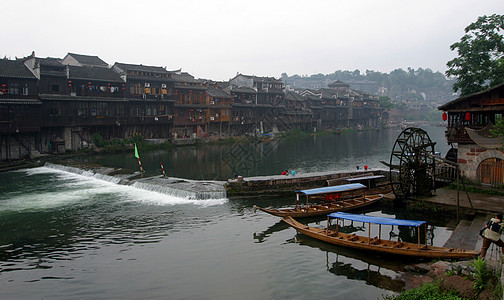 中国 湖南 湖南西部 凤凰城 自然 风景 旅游 风景区 风景区房子都市设施建筑旅行用水水利水面河流游船图片