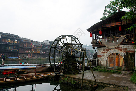 中国 湖南 湖南西部 凤凰城 风景 旅游 风景区 风景区房子建筑设施水利都市历史城门用水水面水车图片