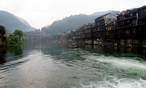 中国 湖南 湖南西部 凤凰城 风景 旅游 风景区 风景区建筑历史设施用水房子城门游船都市水利河流图片