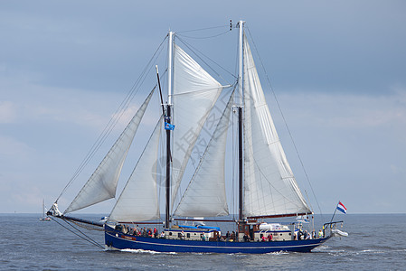 汉赛帆船演奏者风衣长笛魅力图片