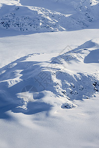 加拿大不列颠哥伦比亚BC积雪峰的空中观察寂寞自由旅行滑雪荒野顶峰蓝色太阳旅游雪帽图片