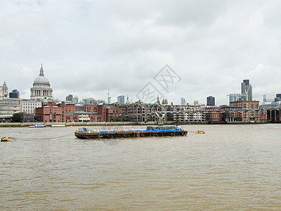 伦敦泰晤士河王国全景英语图片