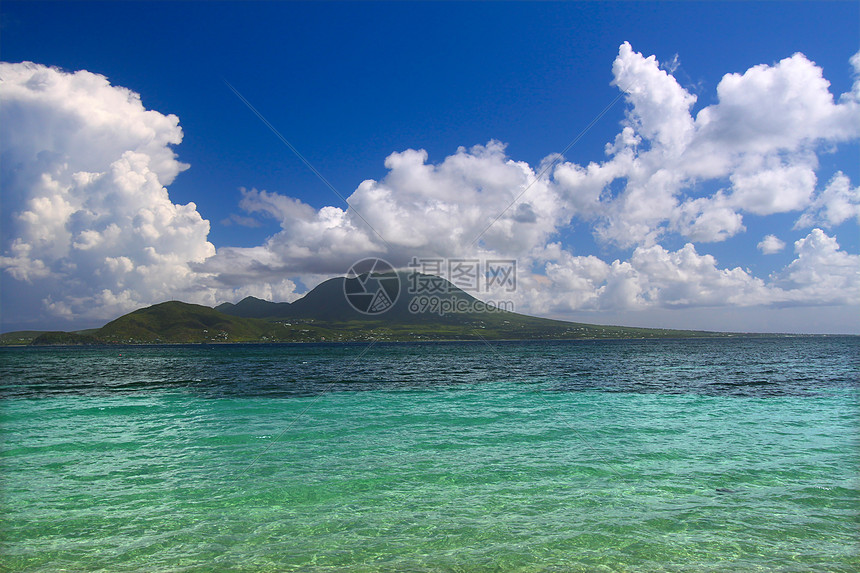 加勒比尼维斯岛海岸天空顶峰天堂旅行海景全景热带场景海洋图片