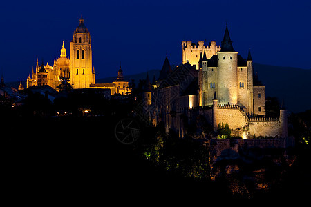 夜间塞戈维亚 西班牙卡斯蒂利亚和里昂世界遗产建筑学景点人造光小夜灯大教堂教堂防御城堡要塞图片