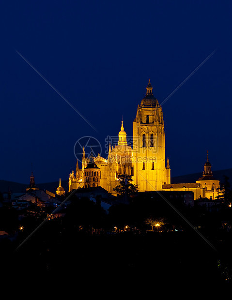 夜间塞戈维亚 西班牙卡斯蒂利亚和里昂历史气氛夜景旅行世界精神大教堂世界遗产小夜灯教会图片