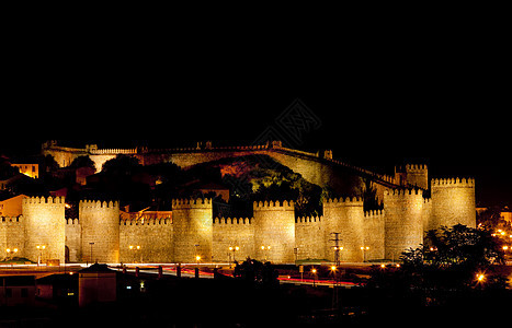 夜晚的阿维拉 西班牙卡斯蒂利亚和里昂世界遗产建筑物历史性旅行世界风光城市壁垒照明小夜灯图片