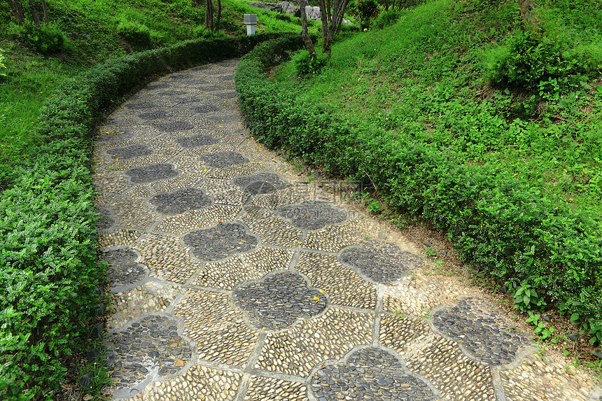在中国花园中的中文本路径岩石乡村曲线人行道农村小路石头卵石脚步沉思图片
