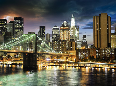 布鲁克林大桥和纽约市夜间图片