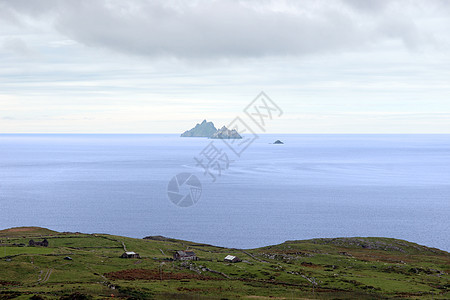 skellig 岩石视图海岸荒野房屋海滩海洋沉思崎岖戏剧性小屋旅游图片