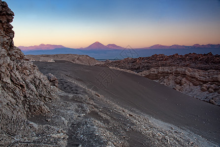 沙漠日落旅行岩石月亮天空山脉冒险干旱孤独沙漠图片