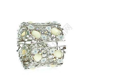 白色背景上孤立的手镯奢华女性金属礼物圆圈戒指财富优雅文化团体图片