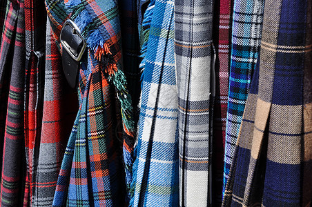 带贝壳的Plaid Kilts格子传统短裙毯子绿色纺织品衣服腰带裙子装饰品图片