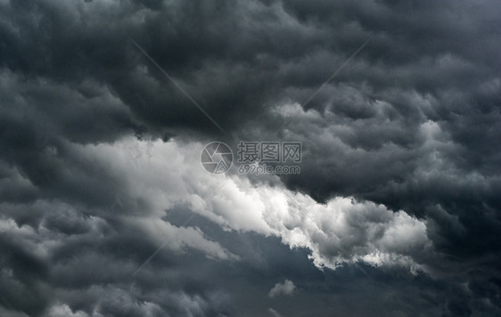 暴风云阴影危险灾难滂沱气旋戏剧性场景雷雨城市飓风图片